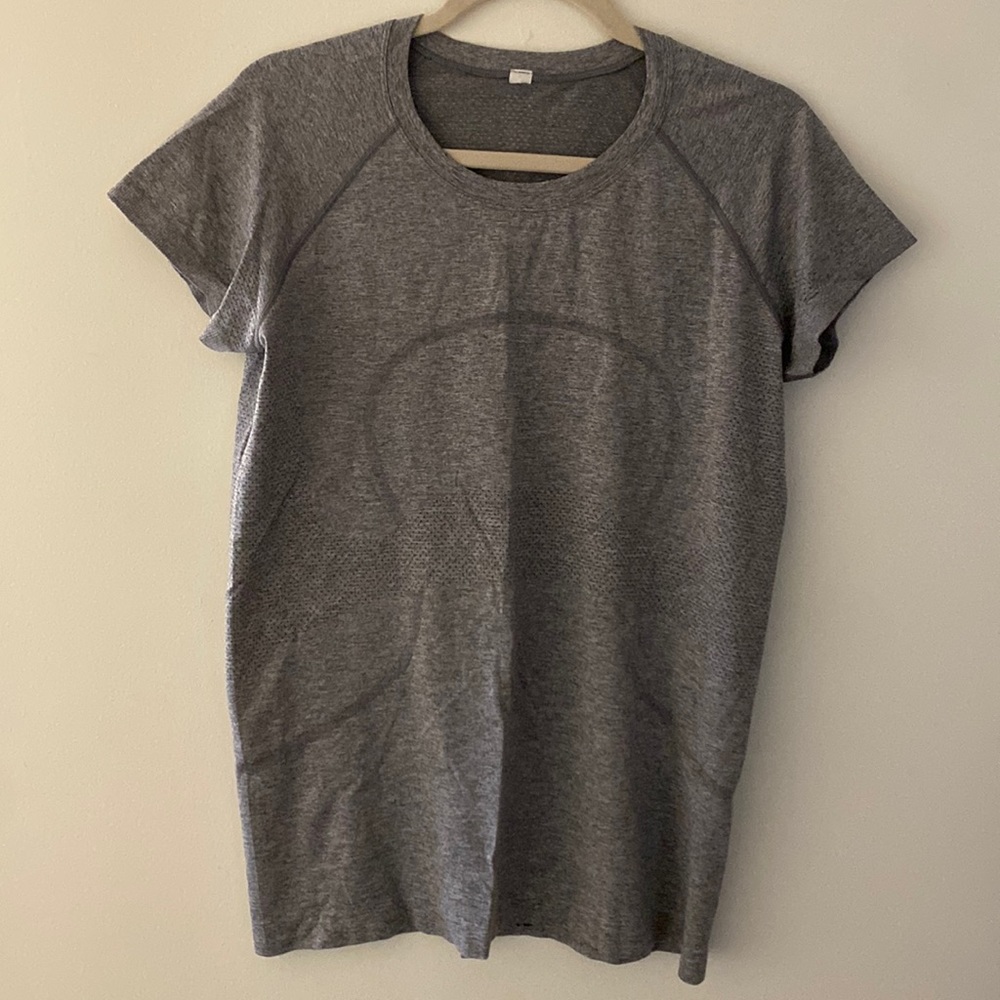 Lulu lemon t shirt